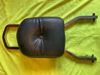 Barra Sissy alta cromada Harley Davidson era AMF con bonita almohadilla de respaldo ajustable Foto 1 de 4