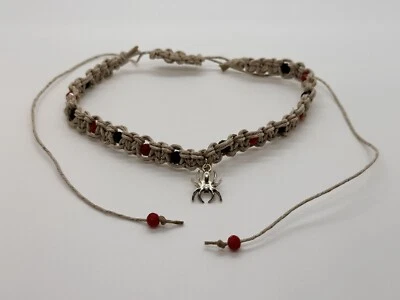 Collar Gargantilla Colgante Araña Cristales Rojos y Negros Cáñamo Natural Foto 1 de 4