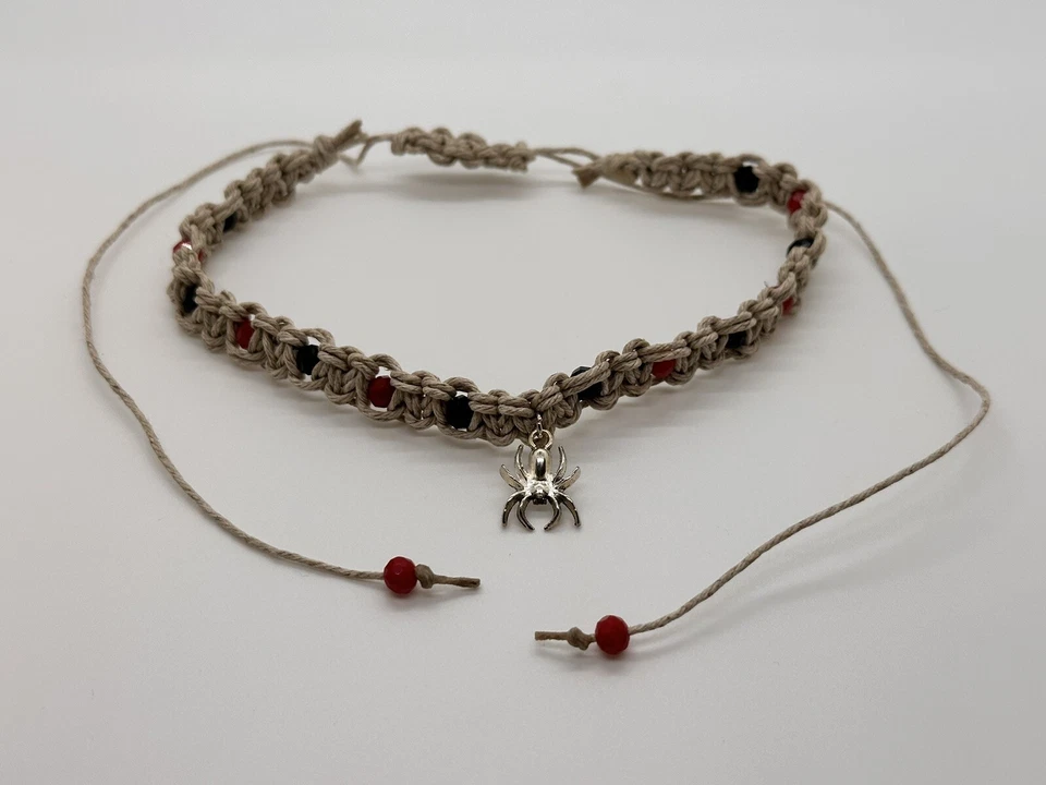 Collar Gargantilla Colgante Araña Cristales Rojos y Negros Cáñamo Natural Foto 1 de 4