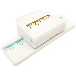 We R Memory Keepers Border Edge Punch Scallop Lace - Picture 1 of 3