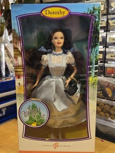 Dorothy Barbie Collezione Il Mago di Oz K8682 Vintage 2006 Nuova Con Scatola Ottima  - Foto 1 di 11