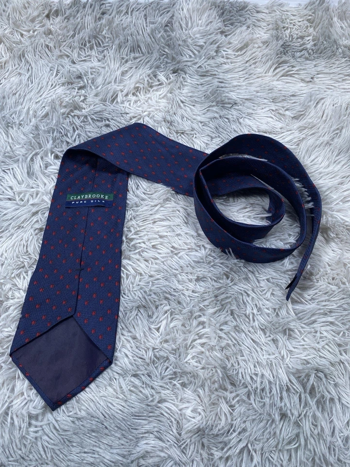Corbata Claybrooke Pure Silk Azul Marino Rojo Micro Punto Hecha en EE. UU. 56” Ancho 4” Clásica Foto 1 de 4