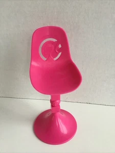 De colección Plástico Rosa Brillante Barbie Moda Muñeca Bar Taburete Silla Casa de Muñecas Parte - Imagen 1 de 3