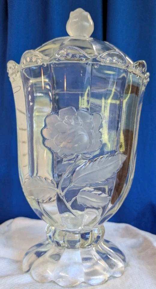 Boticario de vidrio de cristal cortado a mano Imperlux de colección con relieve elevado rosas esmeriladas Foto 1 de 4