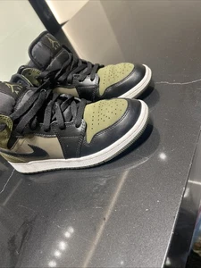 Nike Air Jordan 1 Mid GS Oliva/Negro 554725-301 Talla Juventud 4,5 - Imagen 1 de 19