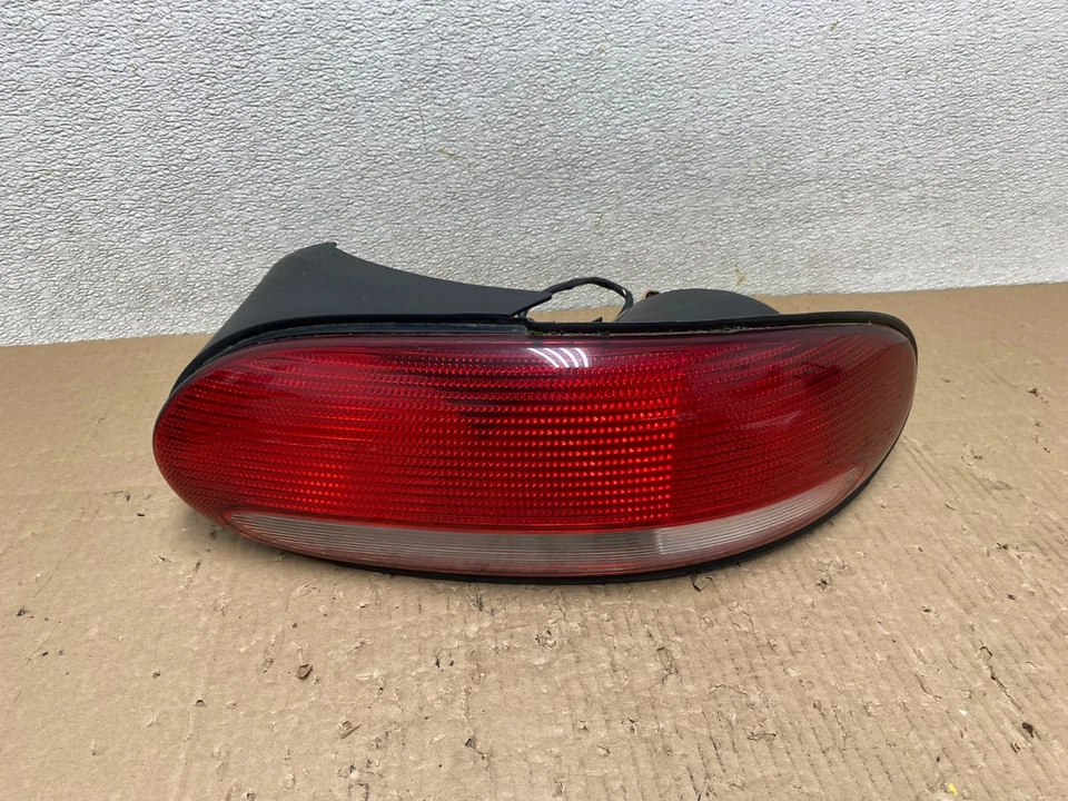 1996-2000 Chrysler Sebring Convertible Right Passenger Side Tail Light T7688 DW - Image 1 of 4