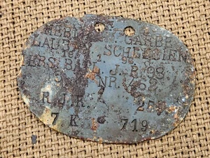 WWI ORIGINAL GERMAN DOG TAG INFANTERIE RGT. 98 & R. INF. RGT. 255 DUNABURG RELIC - Picture 1 of 4