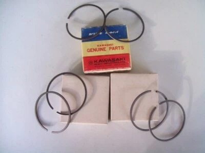 KAWASAKI 350 S2 1972/73 JUEGO ORIGINAL DE 3 ANILLOS DE PISTÓN O/S + 0,04 pulgadas 13024-047 NUEVO Foto 1 de 2