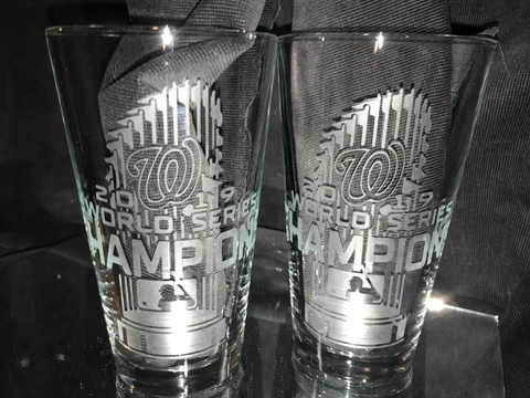 2019 WORLD SERIES CHAMPION WASHINGTON NATIONALS (2) ETCHED 16 oz PINT GLASSES Cover