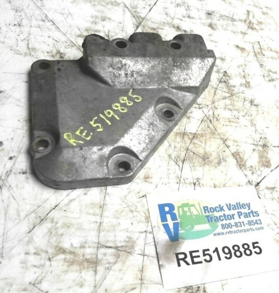 Adapter tube Oil Filter RE519885 - Image 1 of 1