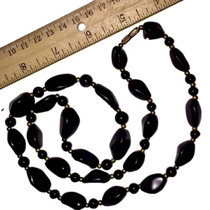 Collar de piedras negras pulidas de cadena larga usado de 26"" de varias formas - Imagen 1 de 12