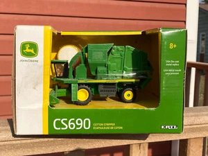 JOHN DEERE CS690 Cotton Stripper Toy 1/64 Scale TOMY John Deere Cotton Picker - Picture 1 of 15