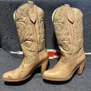 Vintage Womens tan capezio slant heel western cowboy boots 8.5 Made In USA - Picture 1 of 8