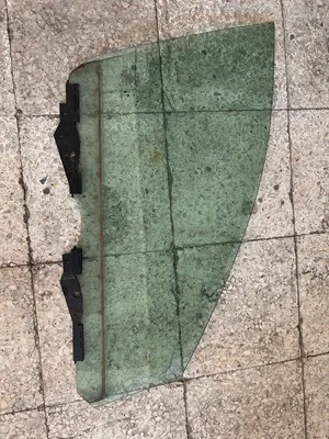 VETRO PORTA ANTERIORE DESTRO PER FORD KUGA ST-LINE III SERIE - Immagine 1 di 2