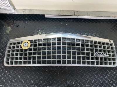 OEM 1989-1991 Cadillac Deville Fleetwood Grille Grill 25531908 - Image 1 of 4