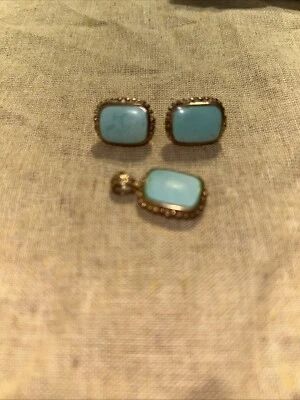 Pendientes y colgante turquesa media pulgada muy ordenados alrededor de la piedra Foto 1 de 3