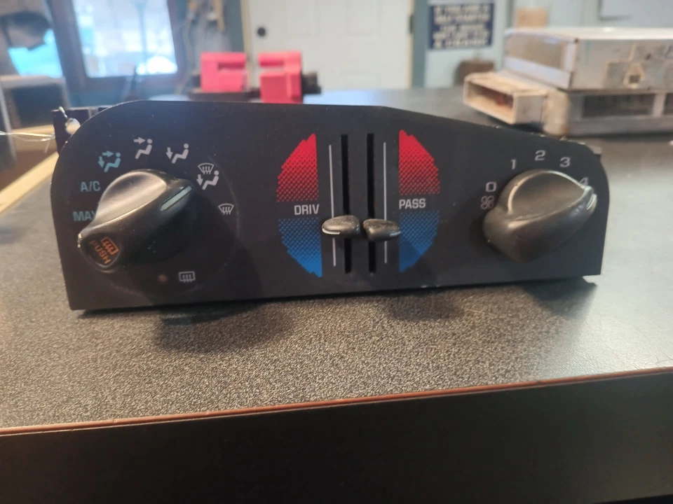 Chevrolet Lumina/Monte Carlo 1995-1999 doble zona climatizador P/N 16189531 Foto 1 de 4