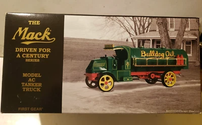Camión cisterna First Gear Mack 1916 CA escala 1:34 aceite Bulldog fundido a presión 19-2522 Foto 1 de 4