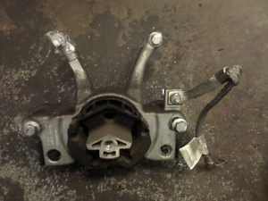 BMW G30 G32 G11 G12 G01 5 6 7 Series Gearbox Mount 6862577 - Picture 1 of 5