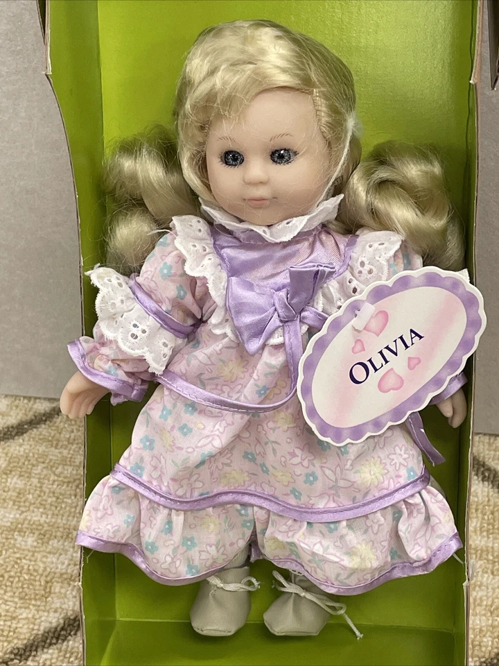 Colección Dream Vintage, Muñeca de Porcelana Irrompible, Llamada Olivia Foto 1 de 4