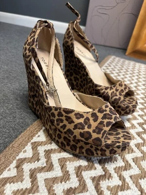 Zapatos con correa al tobillo y tacón grueso peep toe estampado de leopardo tórrido para mujer talla 10 Foto 1 de 4
