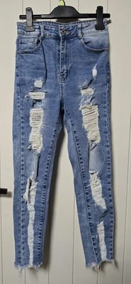 NEW PAIR OF RIPPED STYLE SKINNY JEANS SIZE 6 8 STRETCHY MATERIAL GORGEOUS ON - Image 1 of 3
