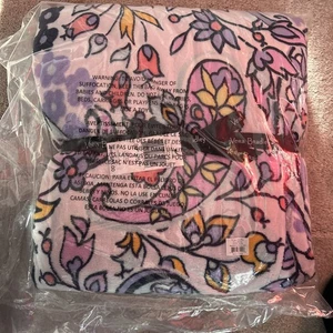 VERA BRADLEY THROW BLANKET IN MADDALENA SOFT PAISLEY NWT - Picture 1 of 1