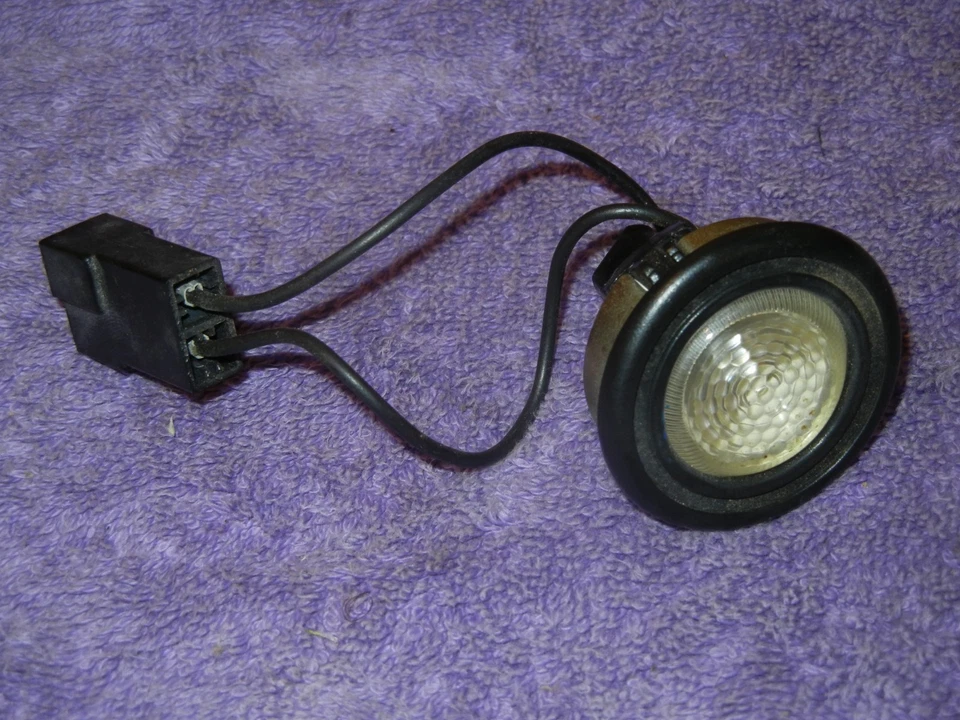 86-94 Classic SAAB 900 Convertible Cortesía Trasera / Luz Mapa H1 Foto 1 de 4