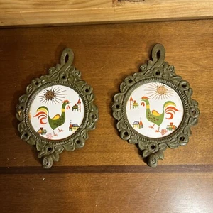 Vintage Enesco Japan 1970's Cast Iron - Ceramic Tile Trivet With A Chicken Pair - Picture 1 of 17