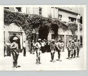Foto de prensa de TROPS ESTACIONADAS planta de Kohler Company huelga laboral Wisconsin 1934 - Imagen 1 de 2