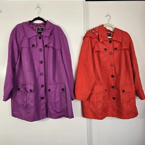 Paquete de 3 chaquetas de trinchera forradas resistentes al agua rojas/púrpura Dennis Basso de colección - Imagen 1 de 24