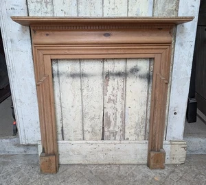 AN ELEGANT RECLAIMED VINTAGE NEO-GEORGIAN STYLE PINE FIRE SURROUND FS0400 - Picture 1 of 16