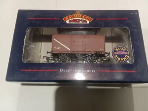 Bachmann 37-451A - 16t slope sided mineral wagon rivetted door - BR Bauxite - Picture 1 of 1