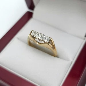Vintage 9ct Yellow Solid Gold 0.05 Carat Diamond Split Shank Trilogy Ring Size O - Picture 1 of 7