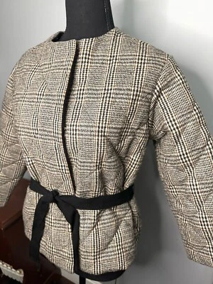 Chaqueta acolchada a cuadros negra y marrón talla 10 con cinturón Zara para niñas Foto 1 de 4