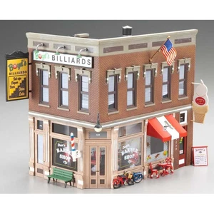 Woodland Scenics BR5844 O-Scale Corner Emporium, Barber, Ice Cream, Pool Hall - Picture 1 of 6