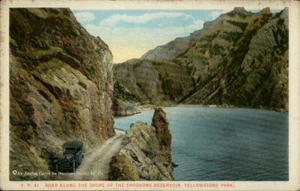 Wyoming Road entlang der Ufer des Shoshone Reservoirs Yellowstone Park WY - Bild 1 von 2