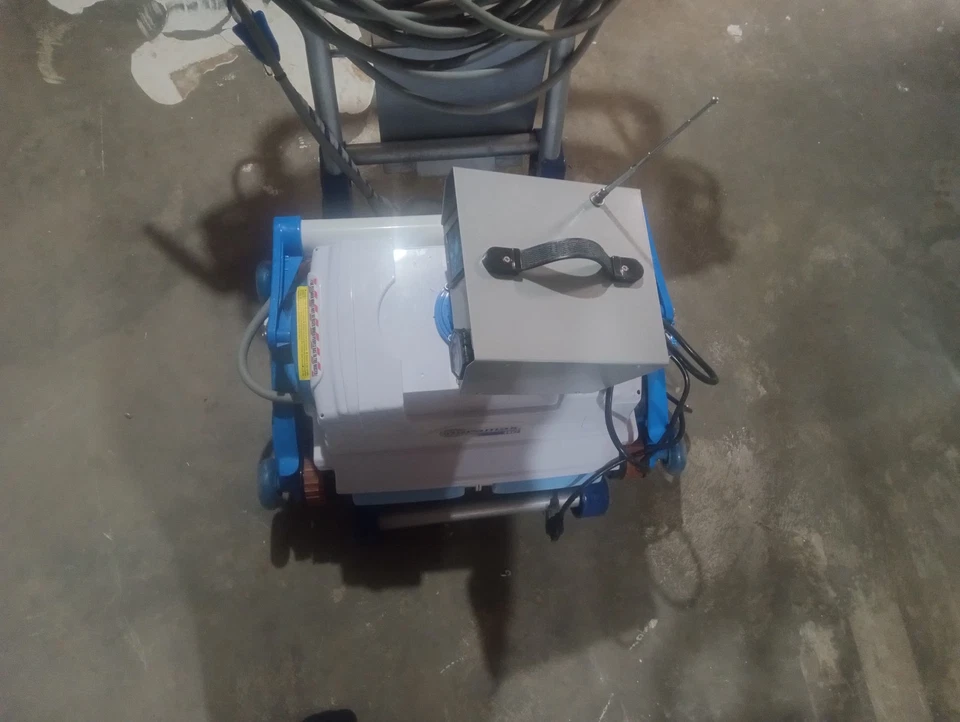 Aspirador de pó robô piscina - Imagem 1 de 2