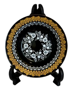 Emaille über Kupfer runde kleine Schmuckschale signiert "Karin" schwarz, gold, weiß - Bild 1 von 3