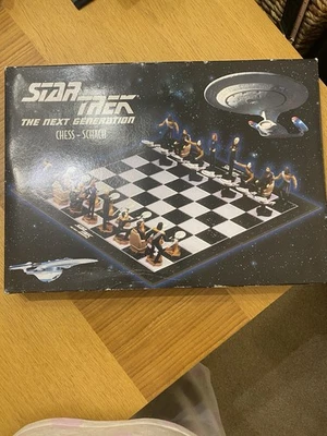 Star Trek The Next Generation Chess Set,  1999 Rare Cover - Image 1 of 4