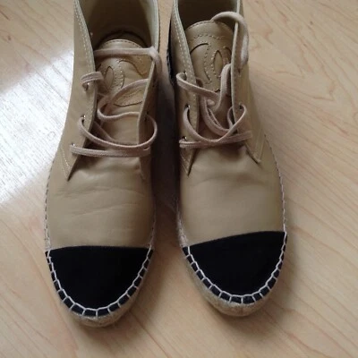 香奈儿米色/黑色羊皮皮革高帮帆布鞋,平底鞋,欧盟 41 — 第 1/4 张图片