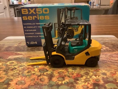 Komatsu BX50 Forklift Diecast Model - 1:24 - Image 1 of 4