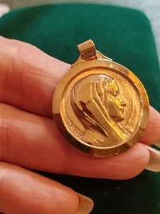 Importante Médaille Vierge en or jaune 18 carats - Bild 1 von 8