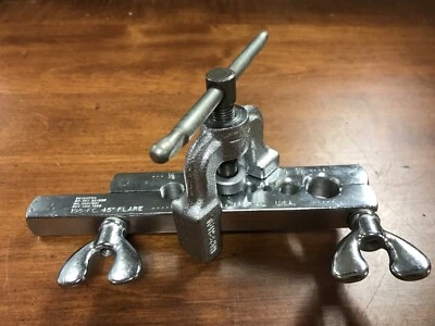 Herramienta Gould Imperial Flare 45. 1/4 - 5/8. Estados Unidos.  Foto 1 de 4