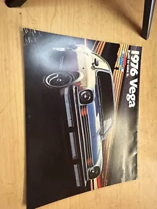 Chevrolet Vega y Cosworth Vega 1976 vintage original folleto de ventas catálogo - Imagen 1 de 2