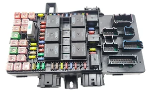 2003 2004 2005 FORD EXPEDITION LINCOLN NAVIGATOR FUSE BOX RELAY PANEL FUSEBOX - Picture 1 of 6