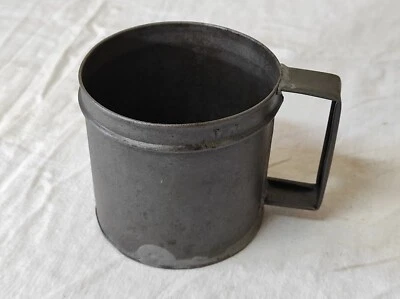 Mesure ancienne en fer demi litre - Photo 1/4