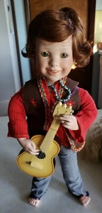 DANBURY NEUWERTIG PORZELLAN SAMMLERPUPPE DYLAN HIPPIE GITARRENSPIELER NANCY LESLIE - Bild 1 von 13