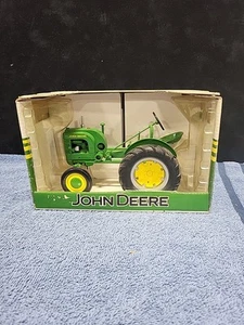 John Deere 1/16 Styled Model "LA"Tractor JDM-173 - Picture 1 of 6
