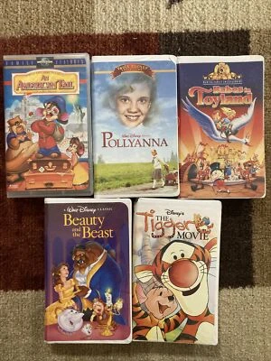 Lot Of 5 VHS Tapes: 3 Disney & 1 Universal & 1 MGM Videos In Excellent Condition - Image 1 of 4